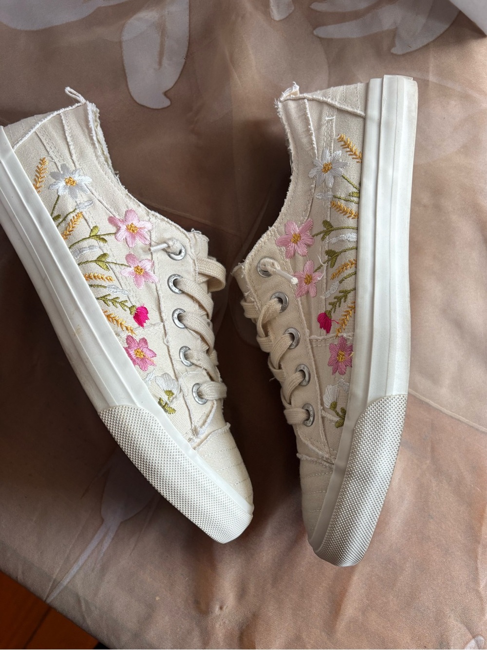 Blowfish Cream Canvas Floral Embroidered Lace-Up Sneakers - Picture 2 of 7